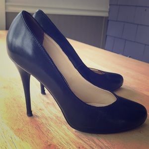 Mascotte Black leather pumps from Italy.